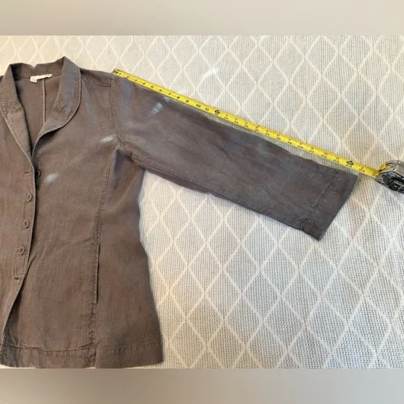 Eileen Fisher Women’s 100% Linen Grey gray button front jacket. Size large - Picture 4 of 11